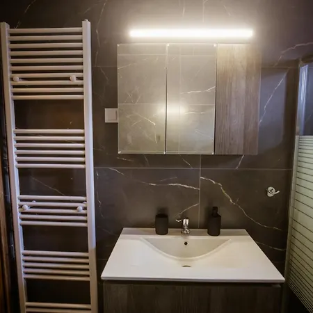 Apartament Riverside Escape ,modern With Courtyard