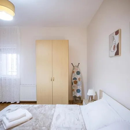 Appartement Riverside Escape ,modern With Courtyard