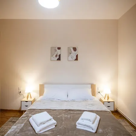 Riverside Escape ,modern With Courtyard * Florina