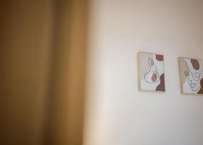 Riverside Escape ,modern With Courtyard Appartement Florina