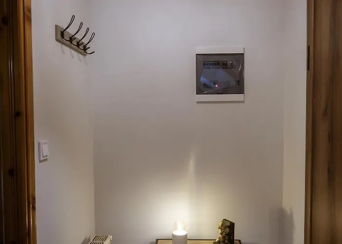 Riverside Escape ,modern With Courtyard Florina