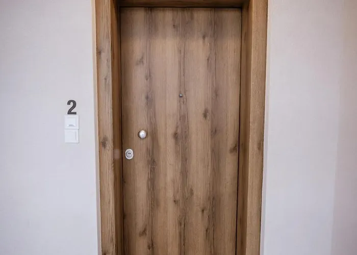 Riverside Escape ,modern With Courtyard Appartement *