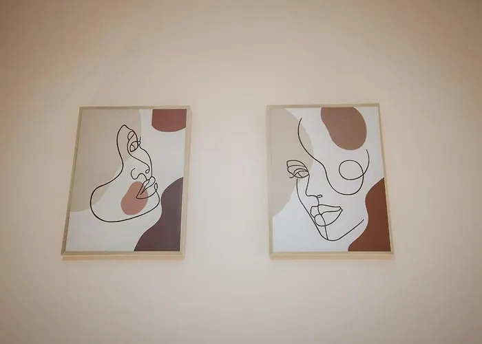 Riverside Escape ,modern With Courtyard Appartement